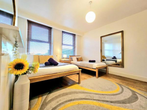 King's Cross & Angel Area, 4 Bedrooms Home with 7 beds & Private Rooftop - Walk to St Pancras International